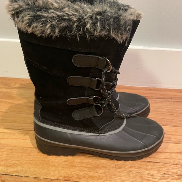 Khombu Black and Gray Women's Winter Boots - Picture 2 of 5
